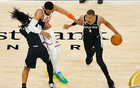 NBA官方正式宣布终身禁赛，两名球迷因在比赛中与文班亚马发生亲密互动并擅自进行自拍行为，被永久禁止进入所有NBA比赛场馆，事件引发广泛关注与热议