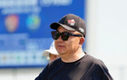 人民日报与央视联合发声力挺！董路率领团队挑战欧洲豪门俱乐部，成功斩获40万奖金并慷慨分发给14名年轻球员，引发广泛关注与热议
